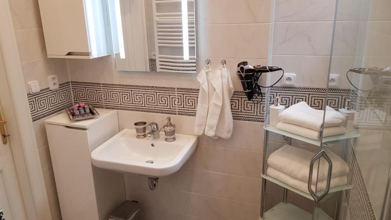 Pragueone Apartment,a/c,terrace * Praga